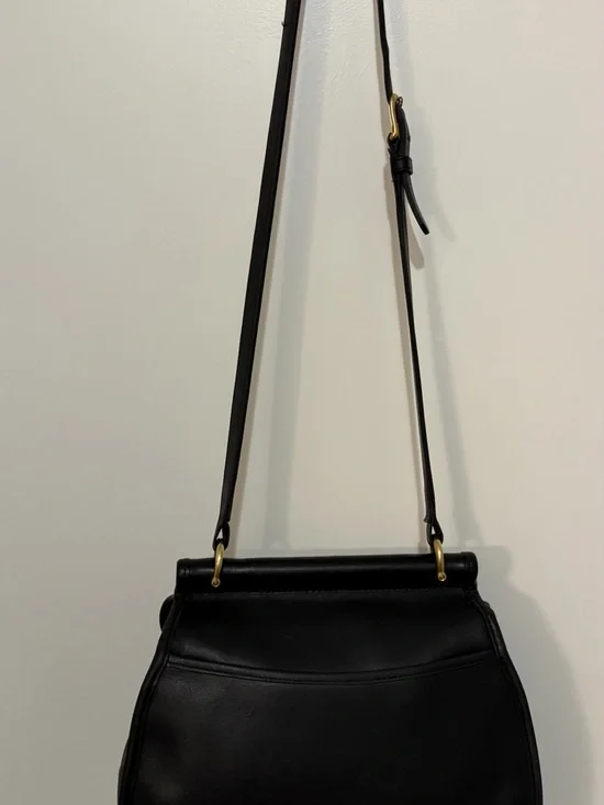 Vintage Coach Logan Bag (#9907) Black Leather Crossbody with Brass Turnlock - Picture 14 of 15